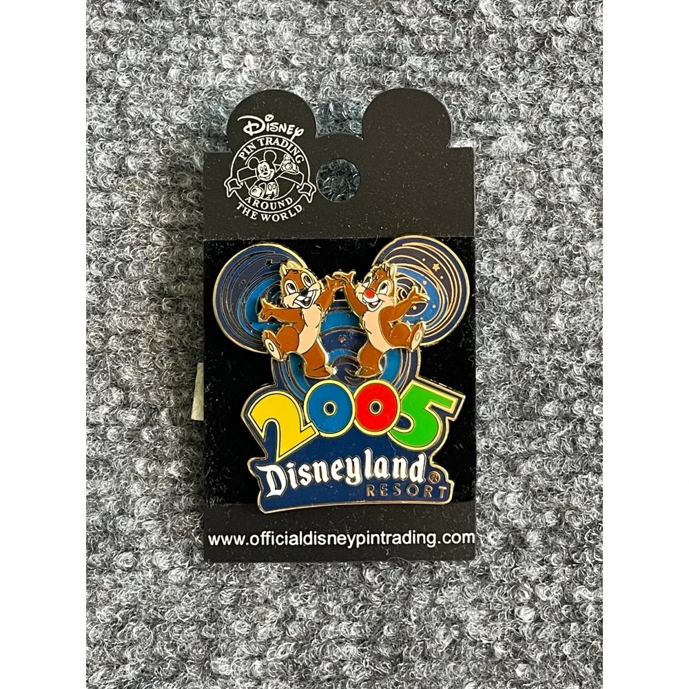 Disney Pin Trading 2005 Disneyland Resort Chip n Dale Enamel‎ Pin New on Card